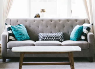 razones y beneficios por las que usar fundas para el sofá