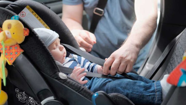 Razones para elegir silla de coche a contramarcha para el coche